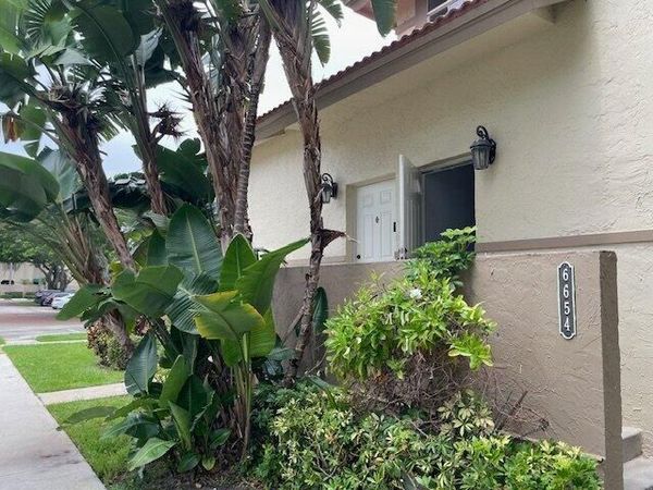 6654 Via Regina, Boca Raton, FL 33433