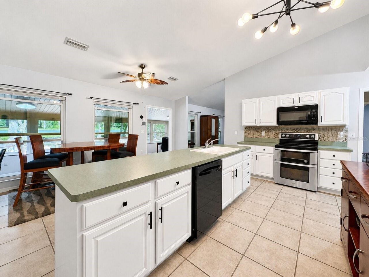 16758 SE 181st Terrace , Weirsdale, FL 32195 Photo