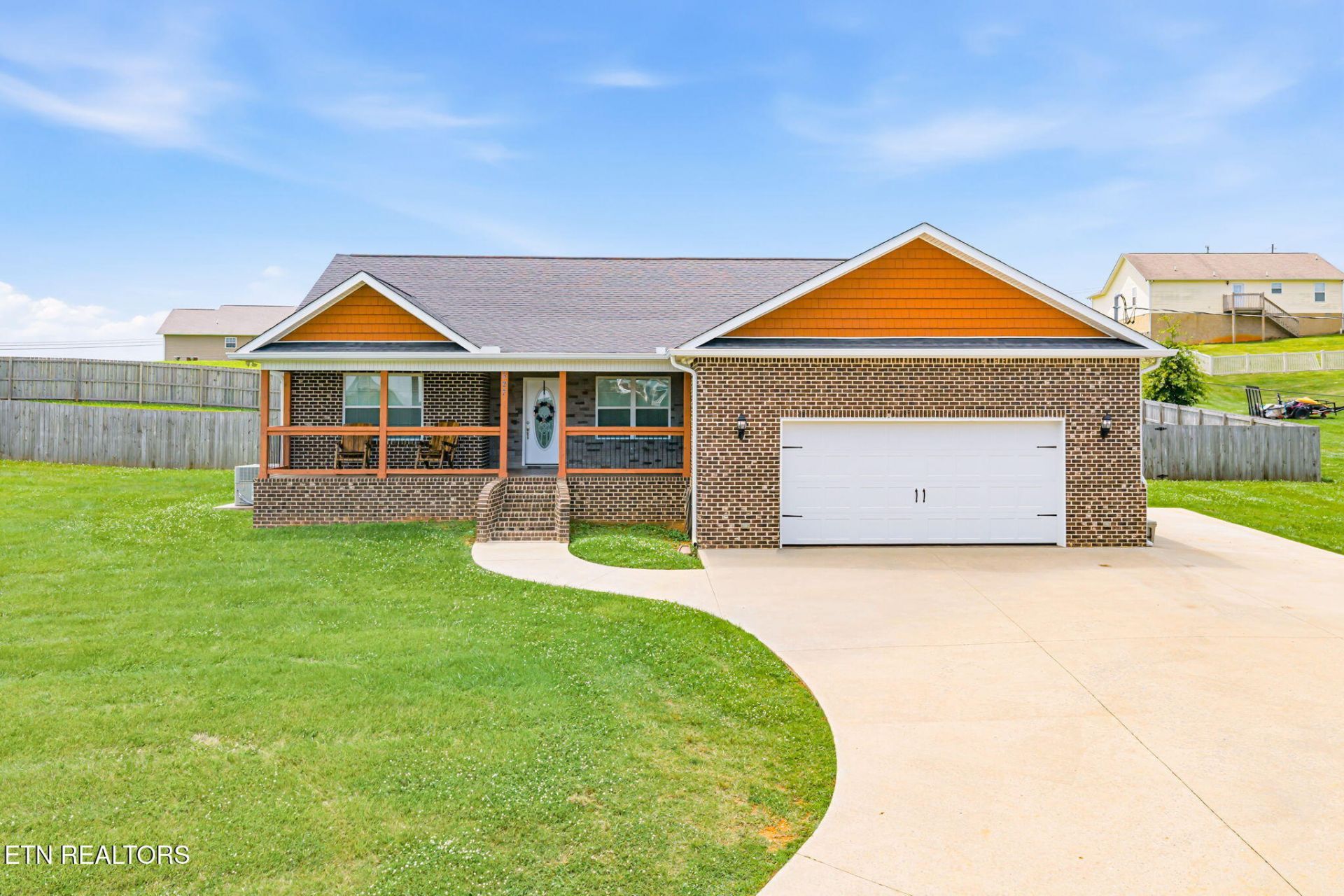 527 Low Valley Rd, Dandridge, TN 37725 Main Photo