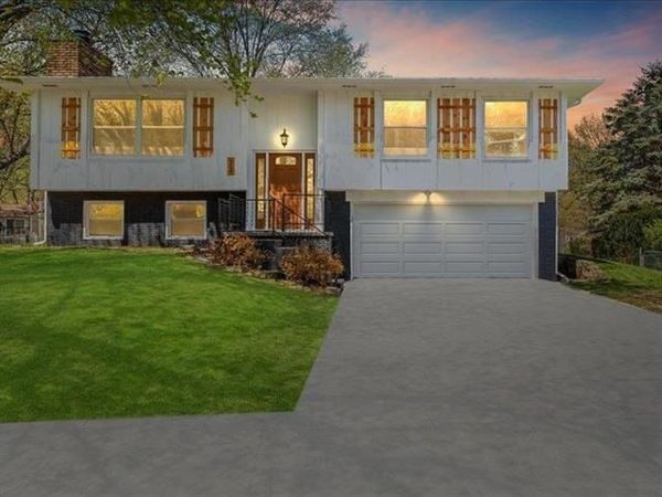 32 Gleason Dr, Iowa City, IA 52245