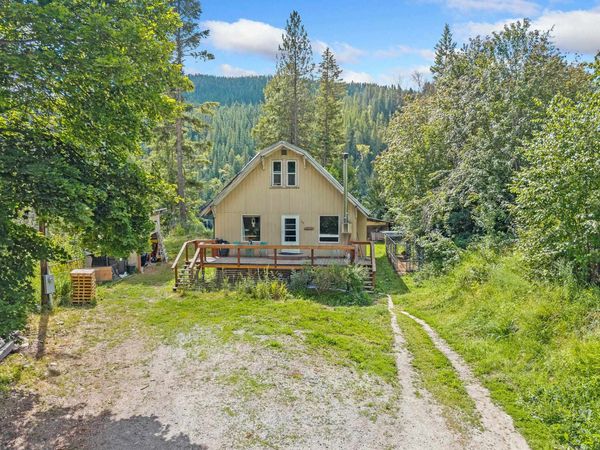102 Washington St, Metaline Falls, WA 99153
