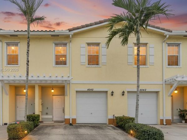 4040 NW 11th St , Lauderhill, FL 33313