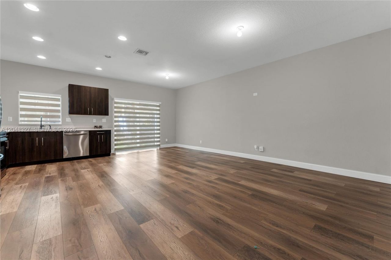 4040 NW 11th St, Lauderhill, FL 33313 Photo