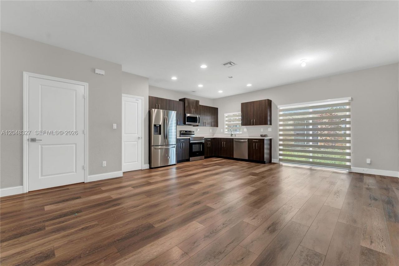 4040 NW 11th St, Lauderhill, FL 33313 Photo