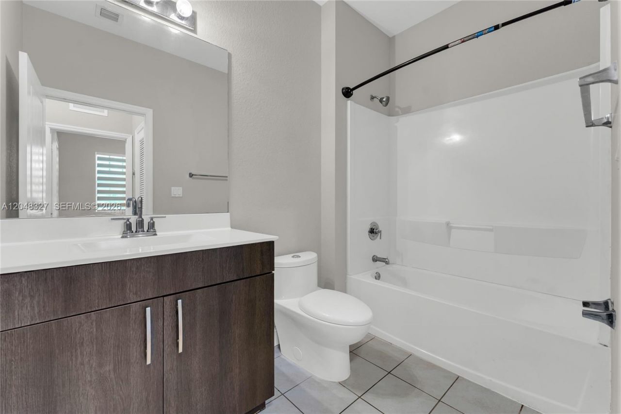 4040 NW 11th St, Lauderhill, FL 33313 Photo