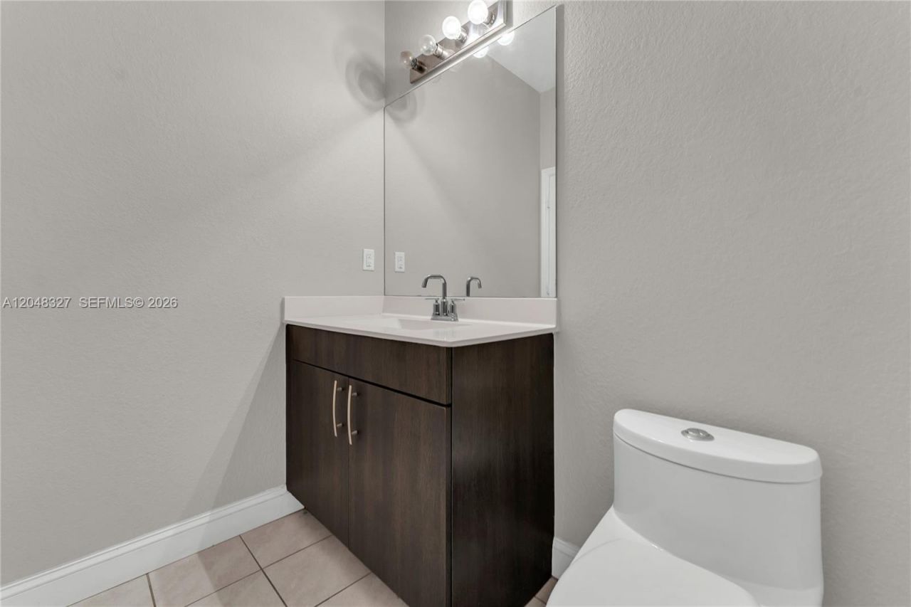 4040 NW 11th St, Lauderhill, FL 33313 Photo