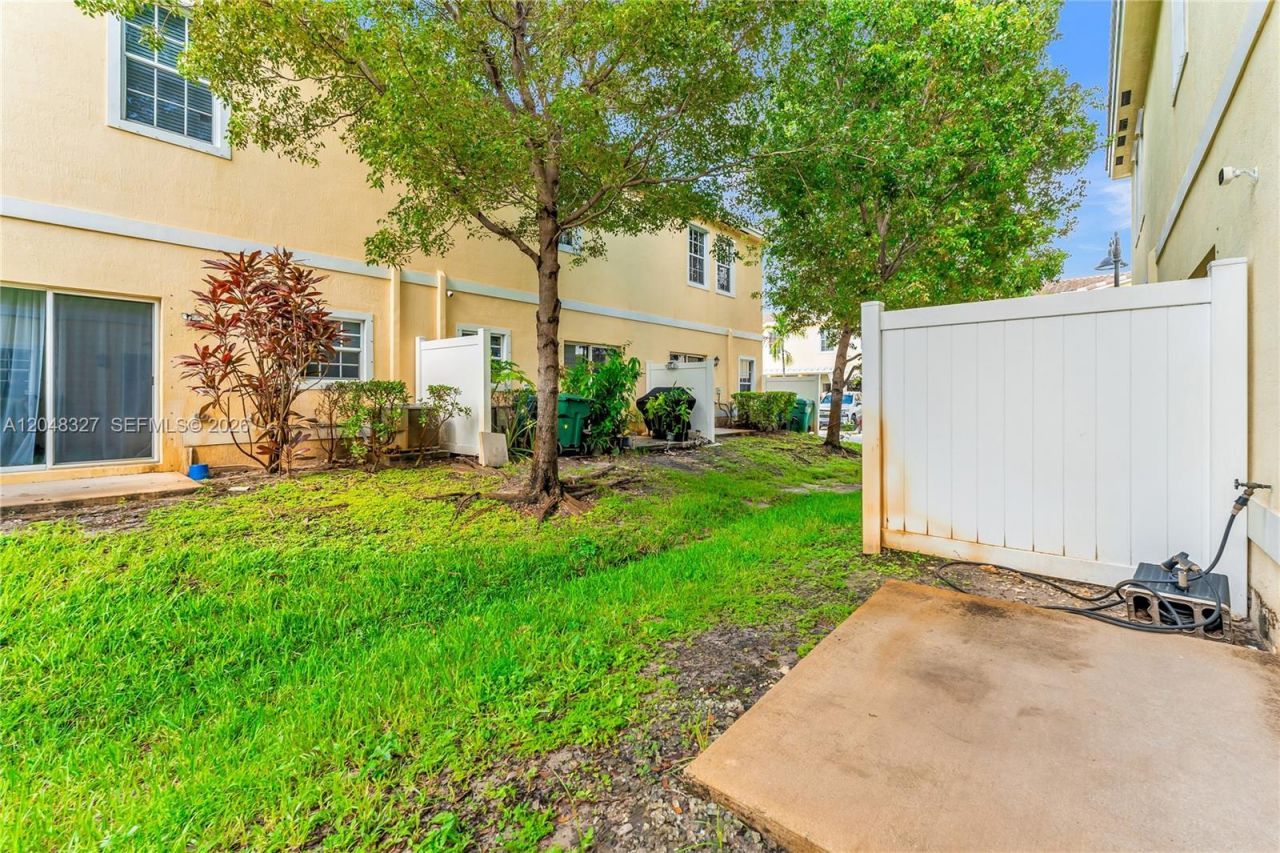 4040 NW 11th St, Lauderhill, FL 33313 Photo