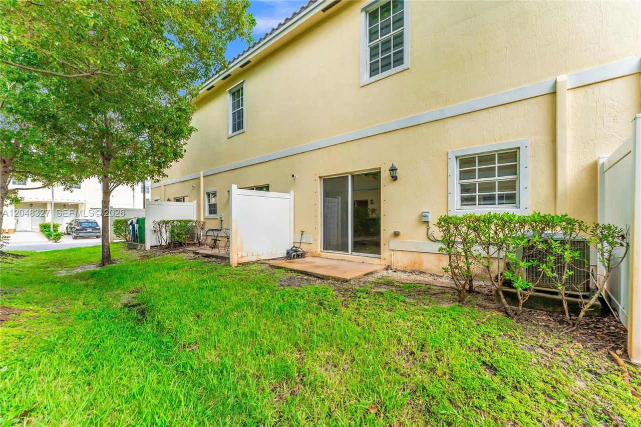 4040 NW 11th St, Lauderhill, FL 33313 Photo