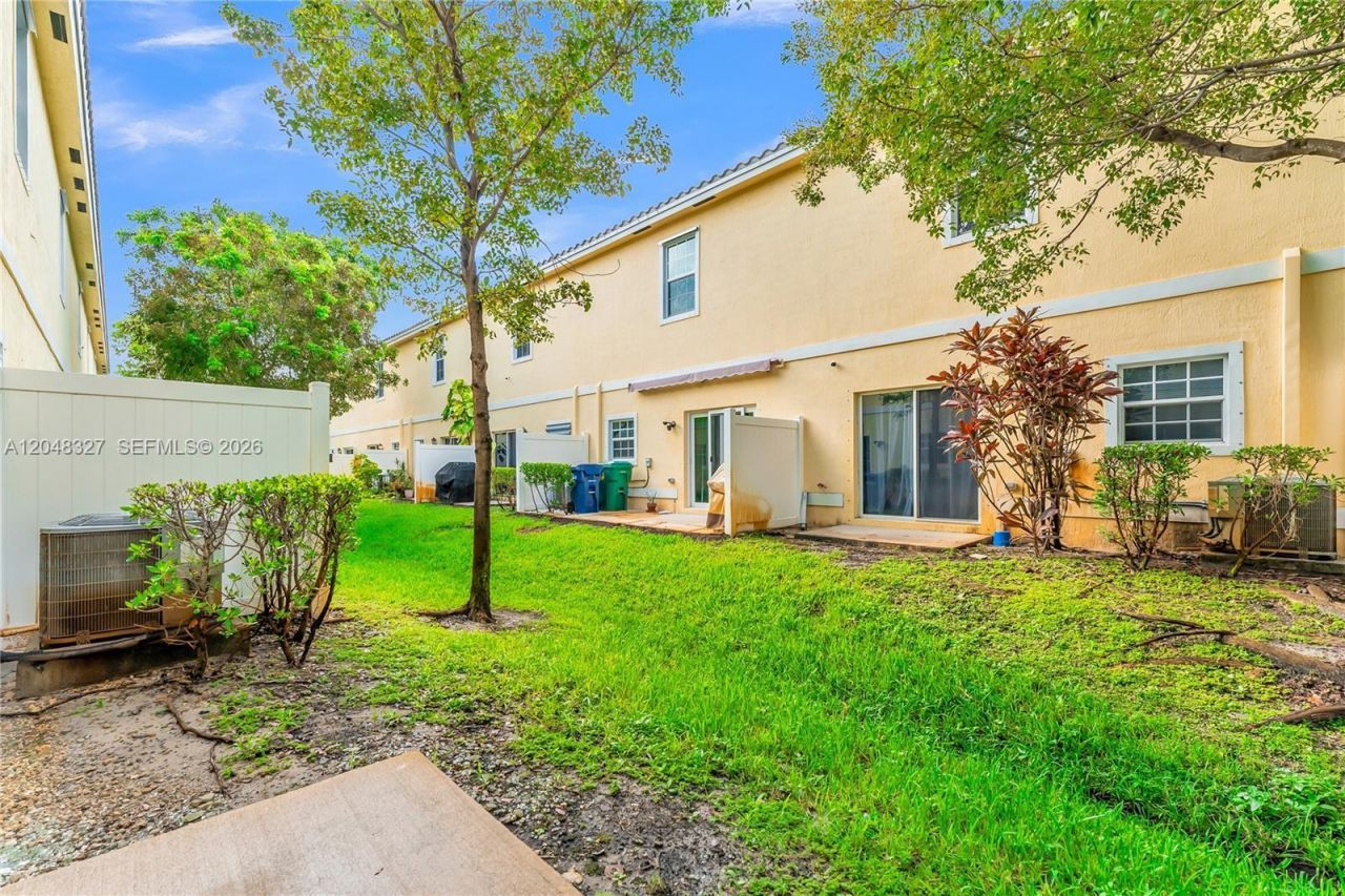 4040 NW 11th St, Lauderhill, FL 33313 Photo