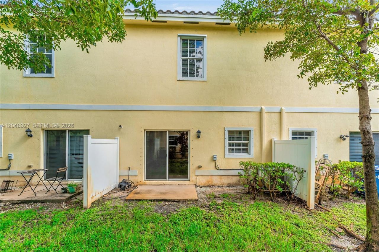 4040 NW 11th St, Lauderhill, FL 33313 Photo