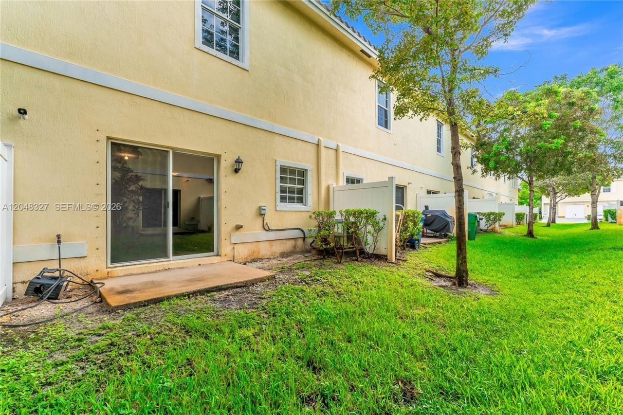4040 NW 11th St, Lauderhill, FL 33313 Photo