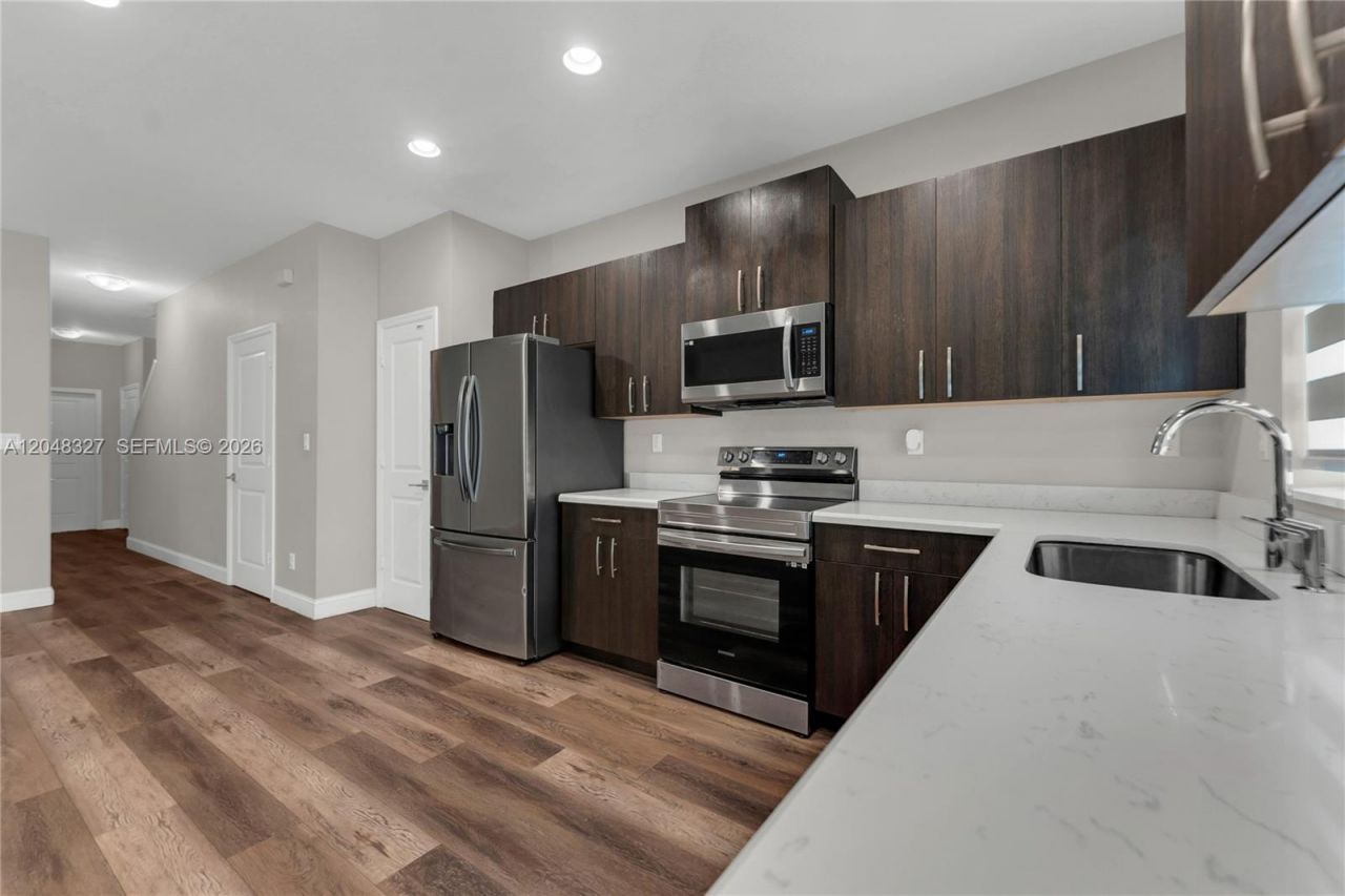 4040 NW 11th St, Lauderhill, FL 33313 Photo