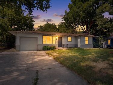 5573 Burton Avenue , Fort Worth, TX 76119
