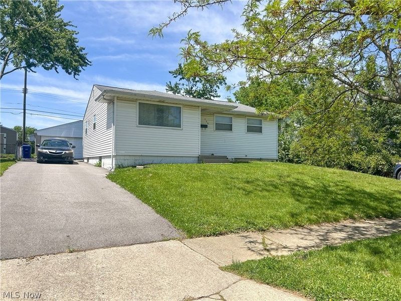 735 Maurine Drive, Columbus, OH 43228 Photo 1