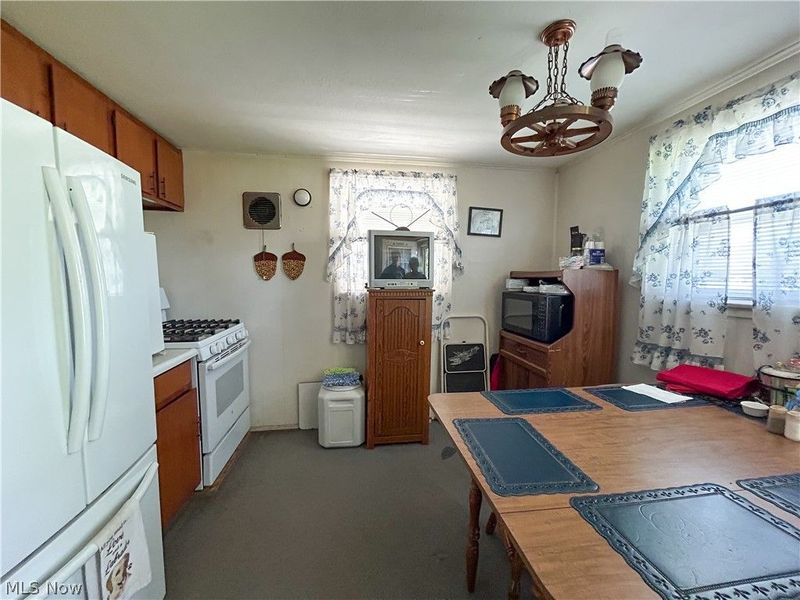 735 Maurine Drive, Columbus, OH 43228 Photo 4