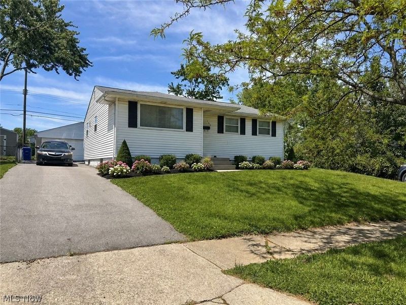 735 Maurine Drive, Columbus, OH 43228 Photo 9