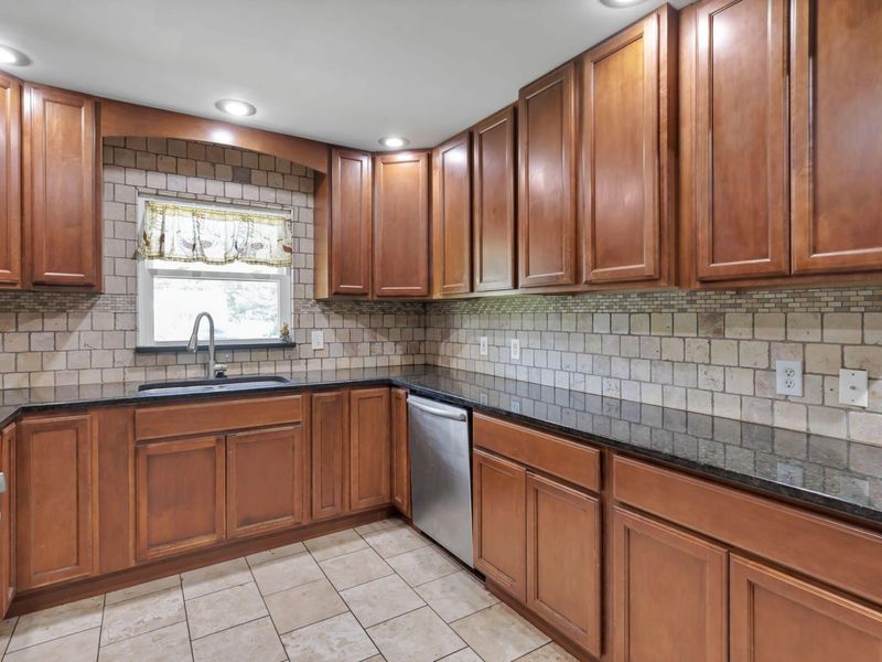 521 E Johnstown Road, Columbus, OH 43230 Photo 10