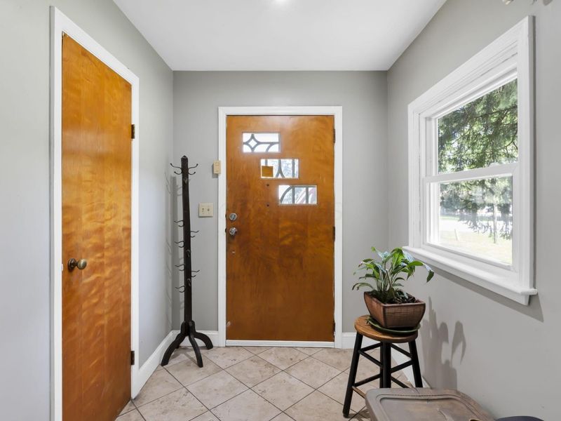 521 E Johnstown Road, Columbus, OH 43230 Photo 2