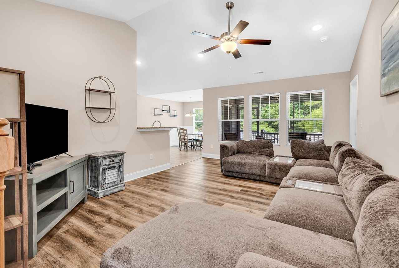 4485 Marshwood Dr. Photo 4