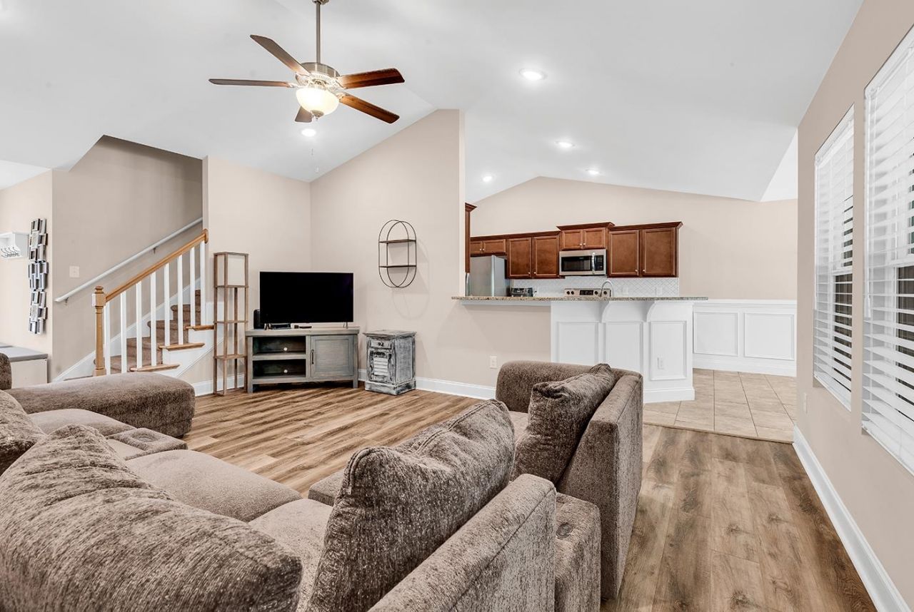 4485 Marshwood Dr. Photo 8
