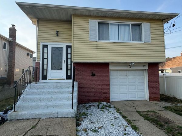15 Major Road , Unit Upper, Massapequa, NY 11758