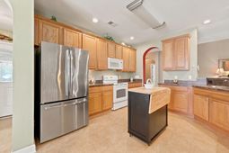 557 Vermillion Dr.  photo 4