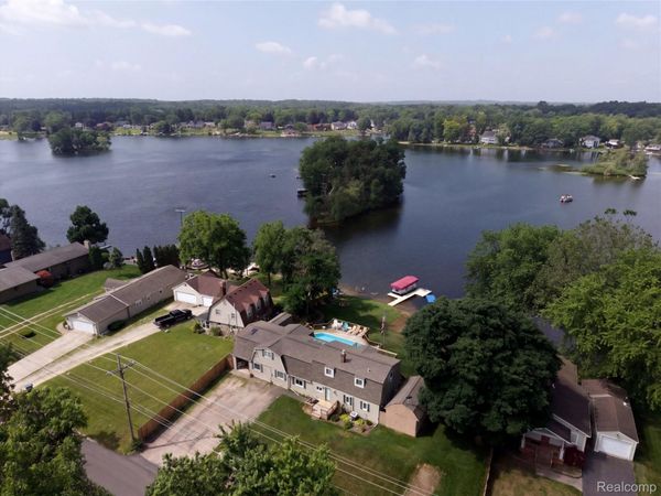 10075 Graham Drive, Springfield Township, Mi 48348