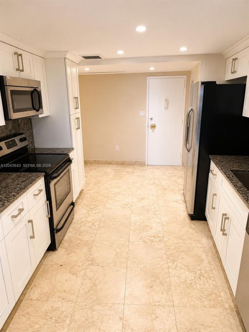 5255 Collins Ave, Unit 7B, Miami Beach, FL 33140 Photo