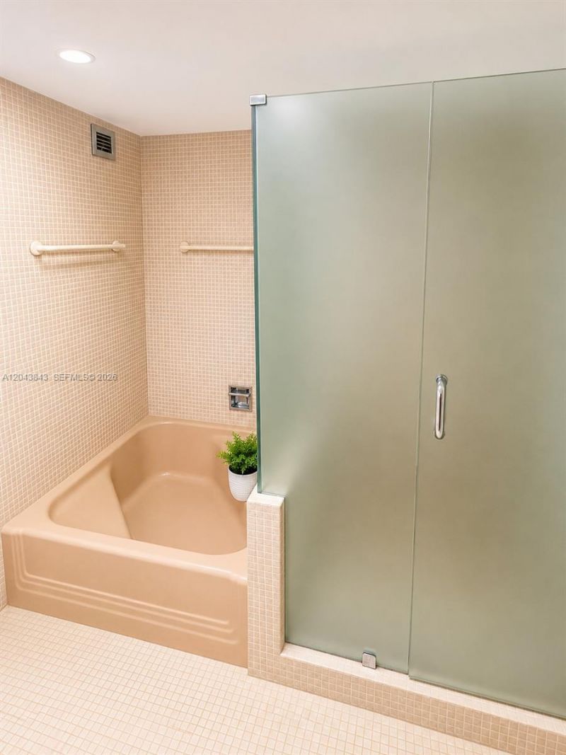 5255 Collins Ave, Unit 7B, Miami Beach, FL 33140 Photo