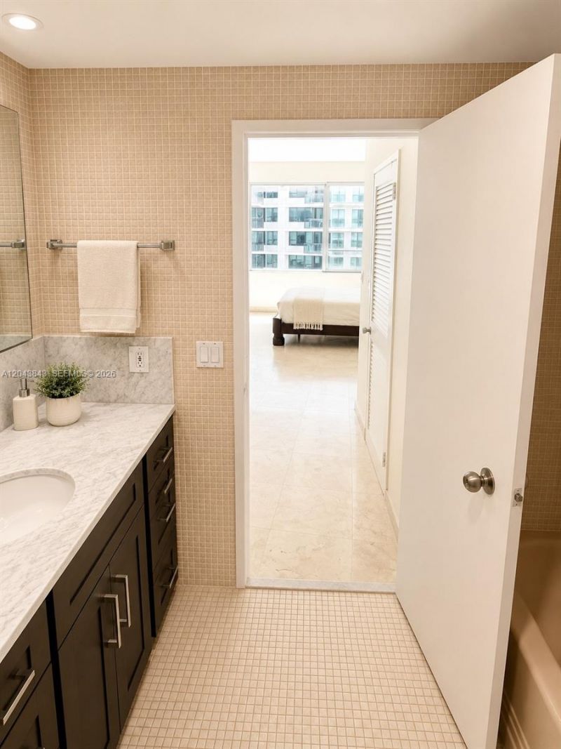 5255 Collins Ave, Unit 7B, Miami Beach, FL 33140 Photo