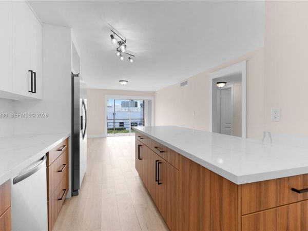 8752 SW 12th St, Unit 201, Miami, FL 33174