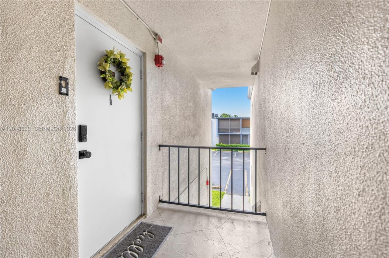 8752 SW 12th St, Unit 201, Miami, FL 33174 Photo
