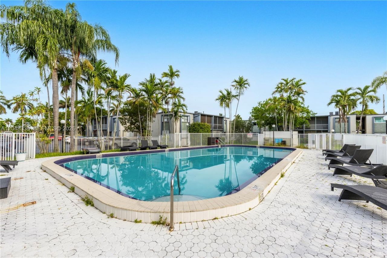 8752 SW 12th St, Unit 201, Miami, FL 33174 Photo