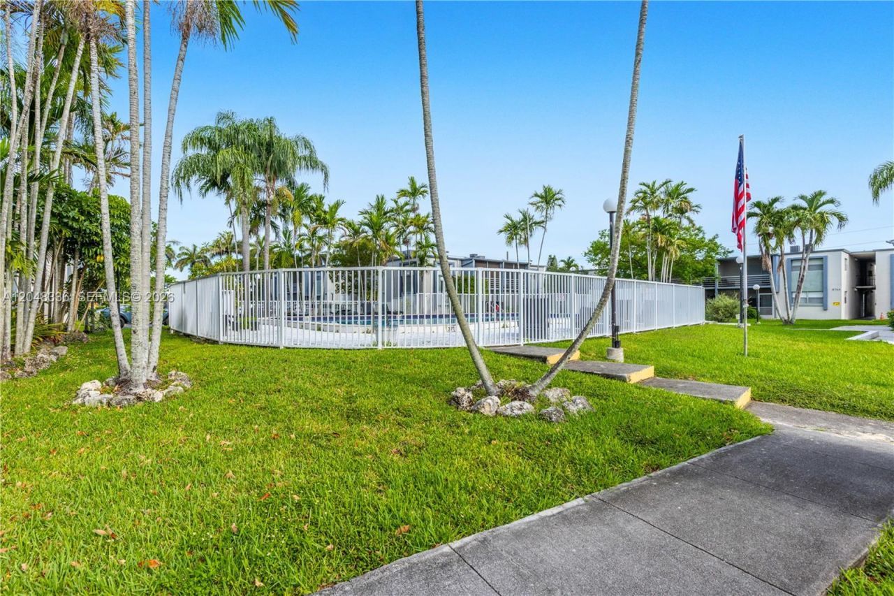 8752 SW 12th St, Unit 201, Miami, FL 33174 Photo