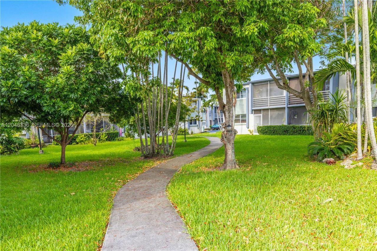 8752 SW 12th St, Unit 201, Miami, FL 33174 Photo