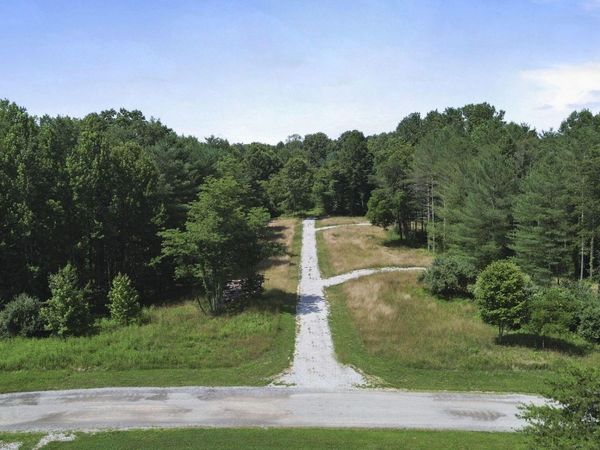 21079 Sterling Road, Logan, OH 43138
