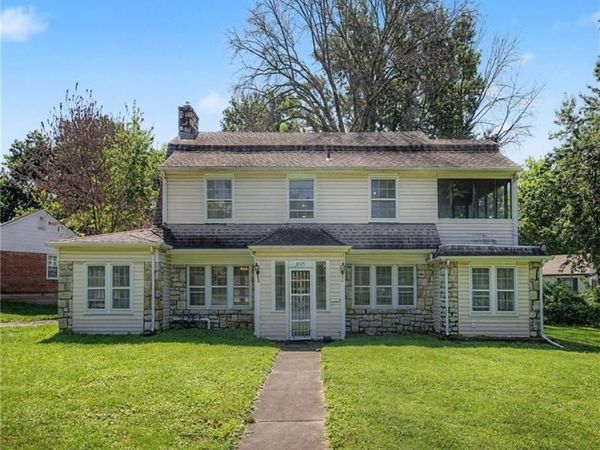 8525 Hiawatha Road, Kansas City, MO 64114