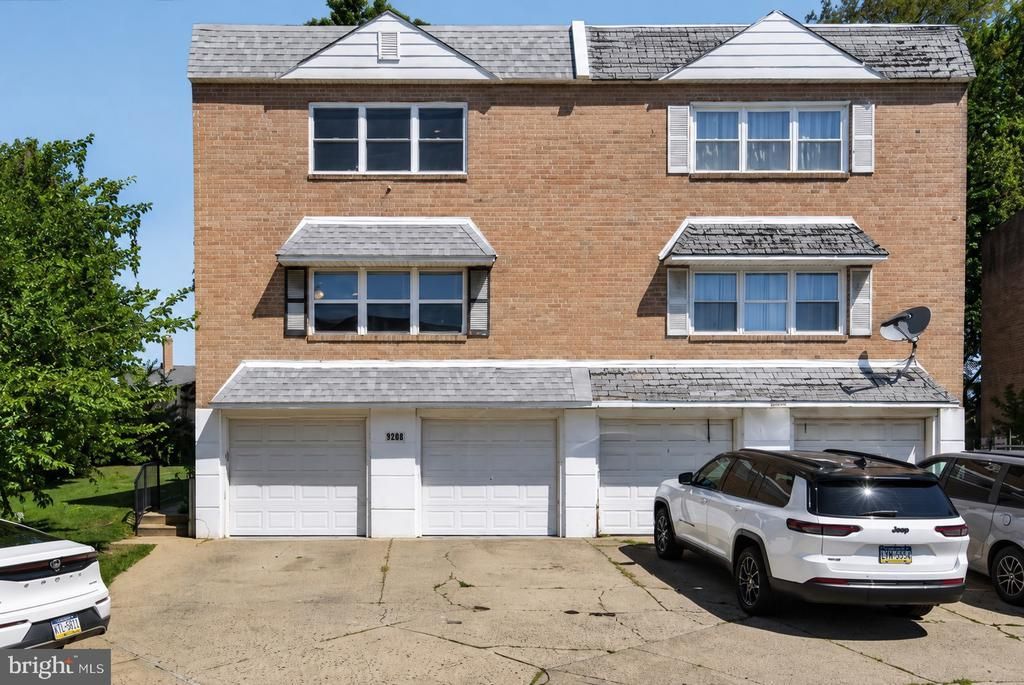 9208 Ambassador Place, Philadelphia, PA 19115 Main Photo