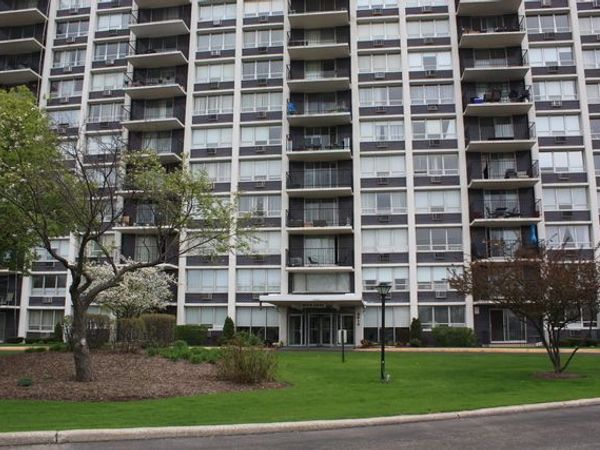 8815 W Golf Road, Unit 4H, Niles, IL 60714
