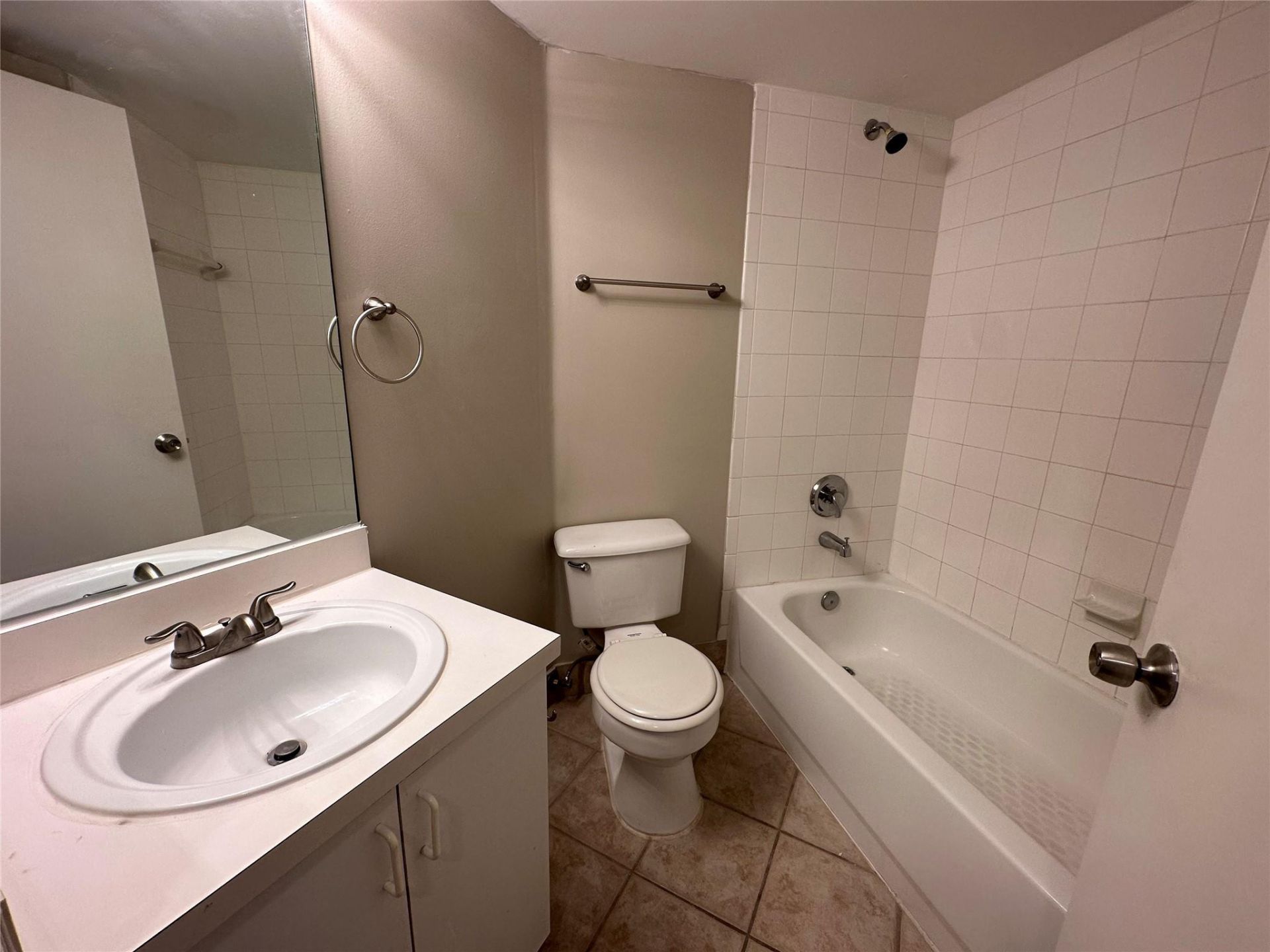 4199 N Haverhill Road, Unit 113, West Palm Beach, FL 33417 Photo