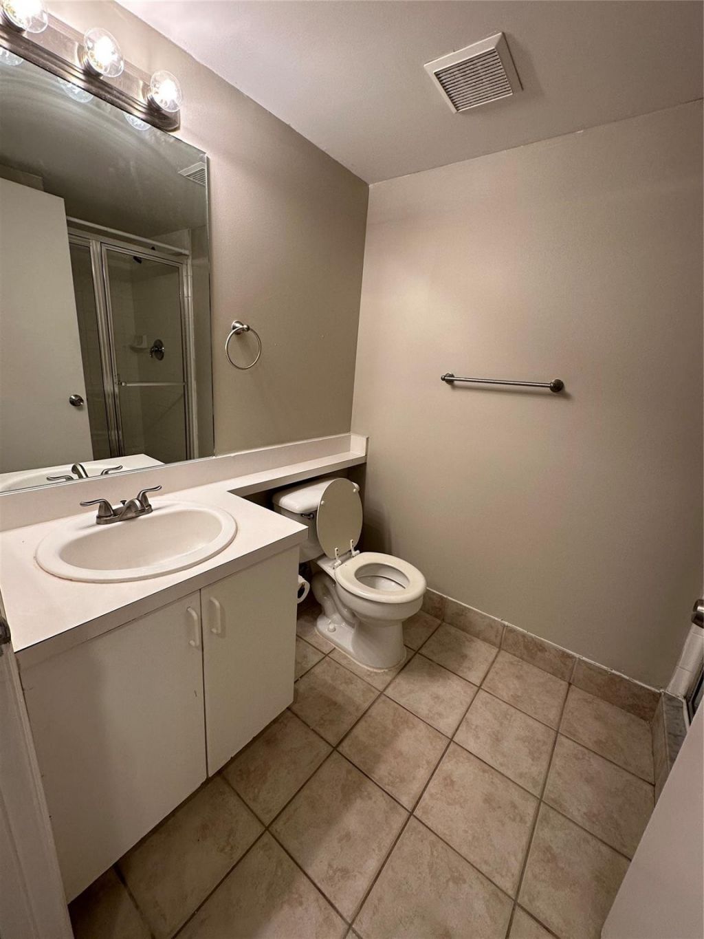 4199 N Haverhill Road, Unit 113, West Palm Beach, FL 33417 Photo