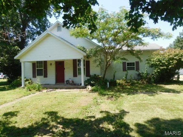 523 N Monroe Street , Kinmundy, IL 62854
