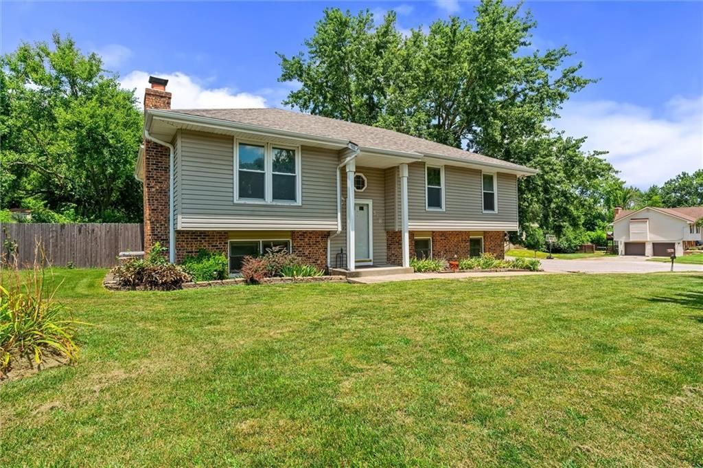 528 NE Karapat Drive, Kansas City, MO 64155 Main Photo