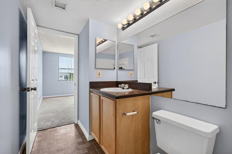 724 Executive Center Drive, Unit 31, West Palm Beach, FL 33401 Photo