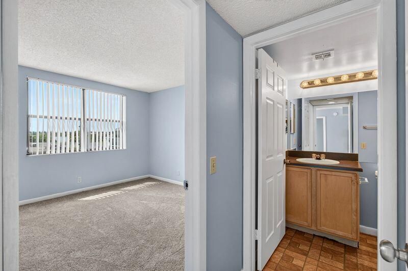 724 Executive Center Drive, Unit 31, West Palm Beach, FL 33401 Photo