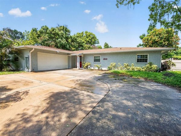 8516 TWIN LAKE BLVD, TAMPA, FL 33614