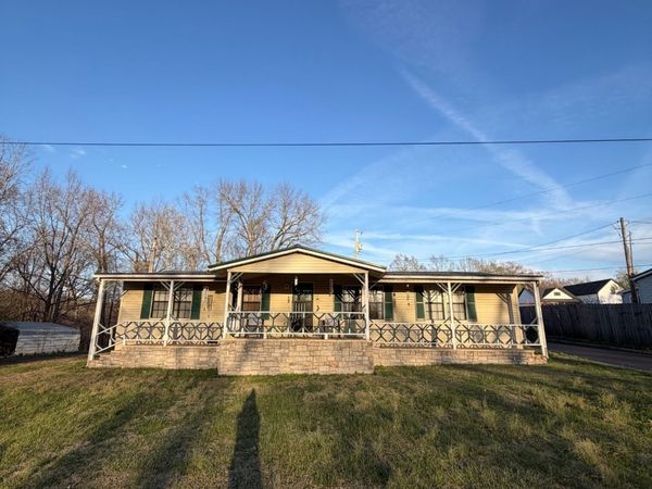 128 Hood Rd , Cottontown, TN 37048