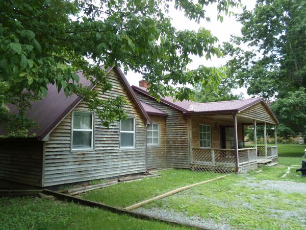 120 Wickham St, Alderson, WV 24910