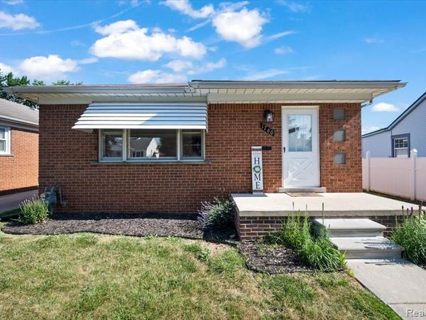 1760 Sycamore Street, Wyandotte, MI 48192