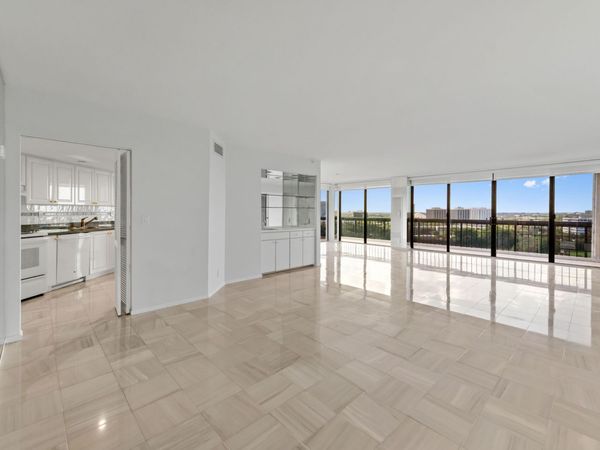 1900 Consulate Place, Unit 1004, West Palm Beach, FL 33401